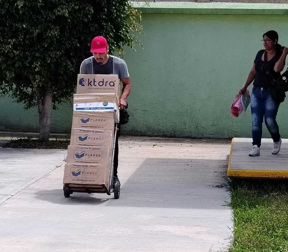 Denuncian acoso y arbitrariedades de la directora del Cobaem Chimalhuacán II