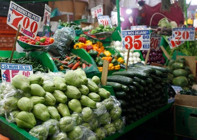 El aguacate baja, la tasa se afloja… y el gobierno aprieta