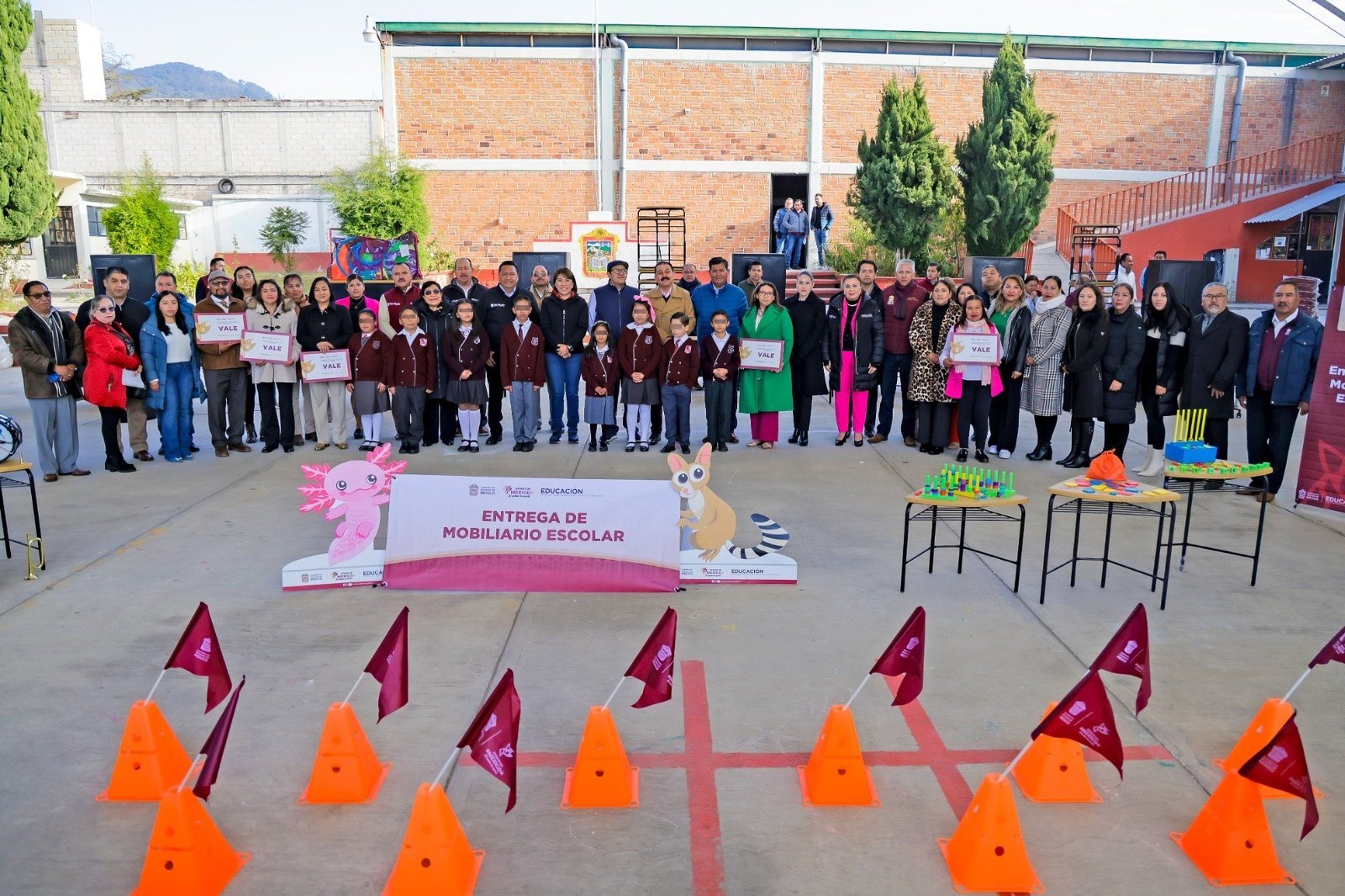Gobierno de Delfina Gómez entrega más obras y mobiliario para 133 escuelas