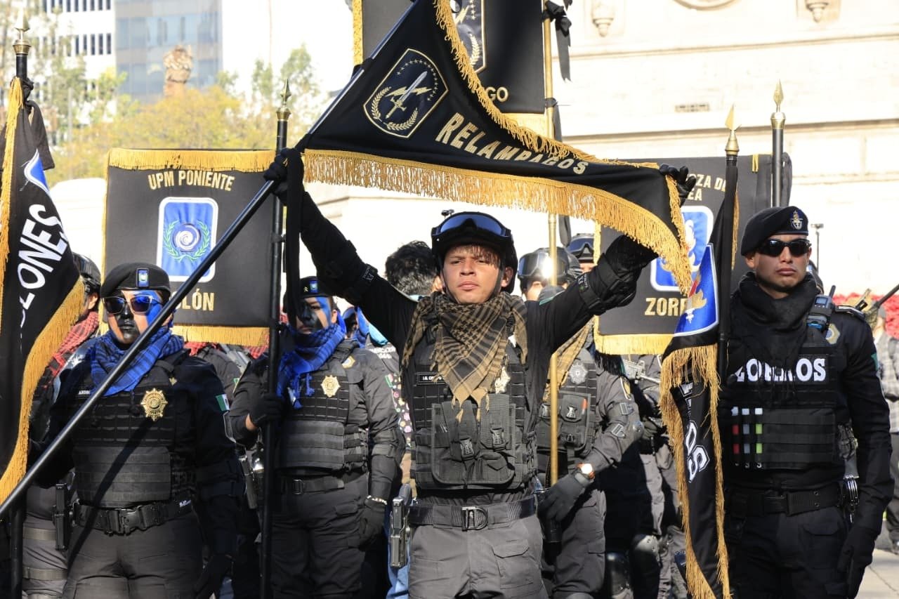 Encabeza Clara Brugada desfile por el Día del Policía