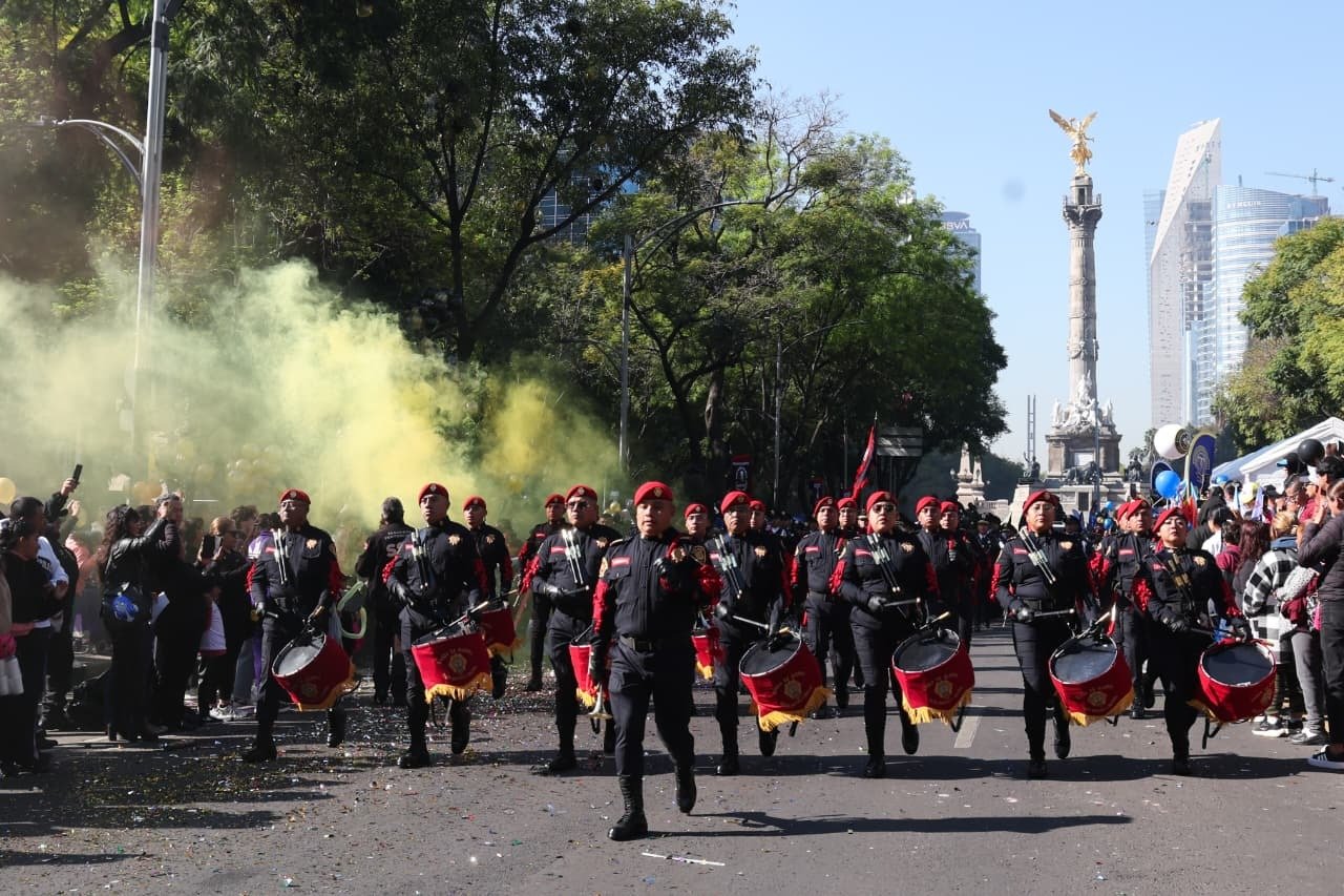 Encabeza Clara Brugada desfile por el Día del Policía