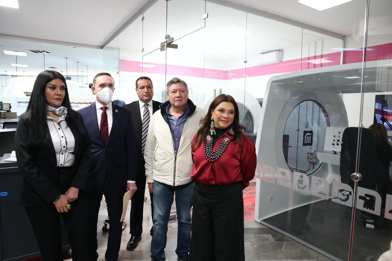 Clara Brugada entrega simuladores de operación para trabajadores de la Línea 1 del Metro