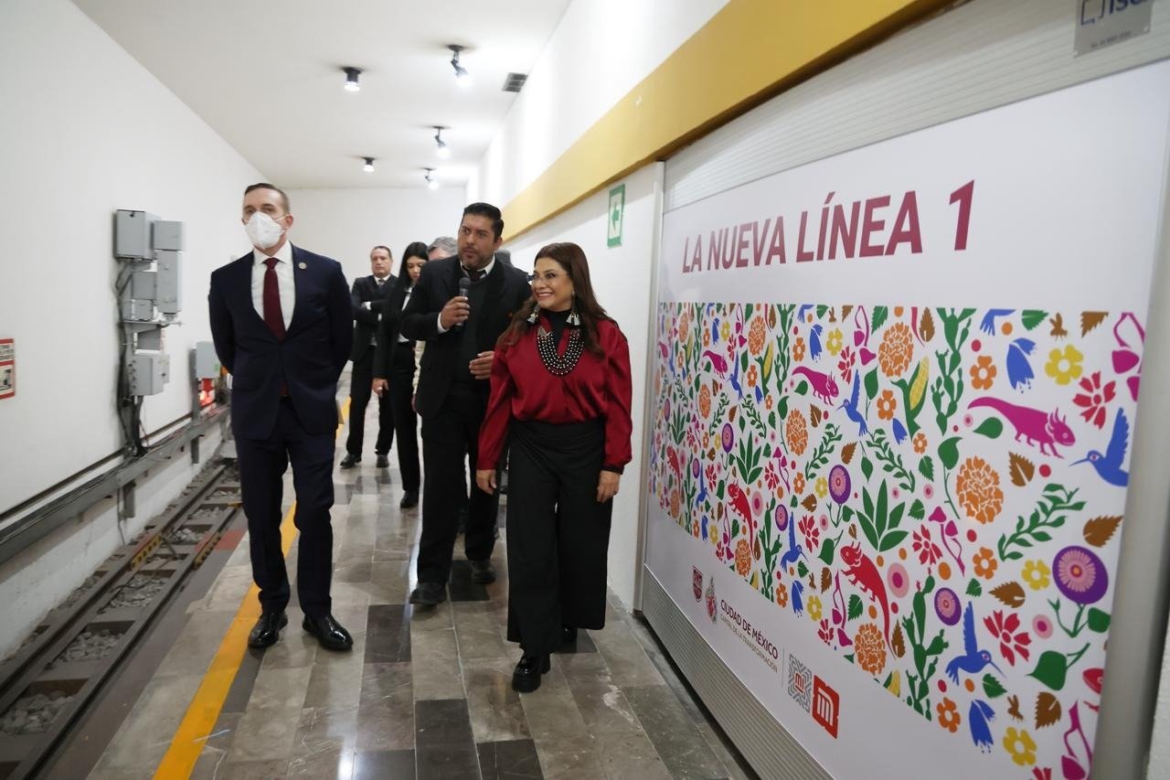 Clara Brugada entrega simuladores de operación para trabajadores de la Línea 1 del Metro