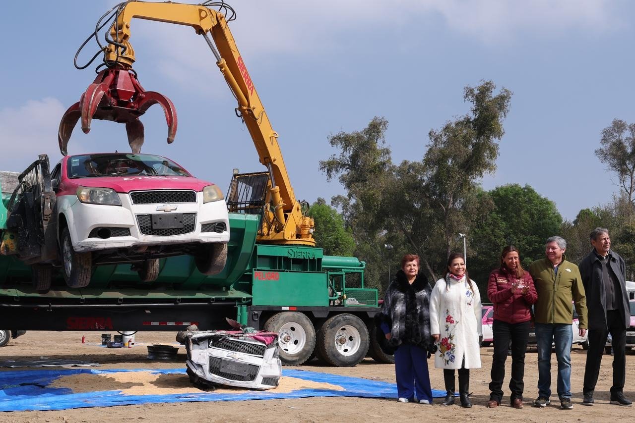 Se chatarrizan 300 taxis obsoletos para un nuevo rostro de la movilidad en la CDMX