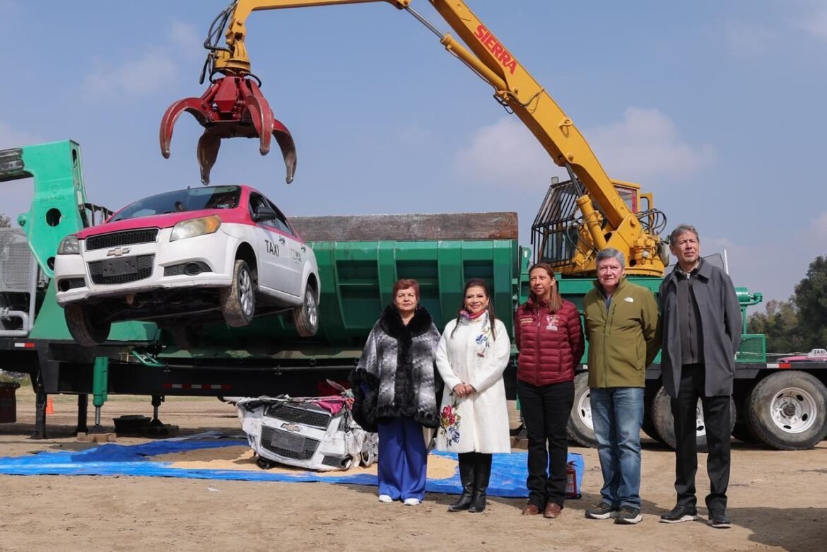 Se chatarrizan 300 taxis obsoletos para un nuevo rostro de la movilidad en la CDMX