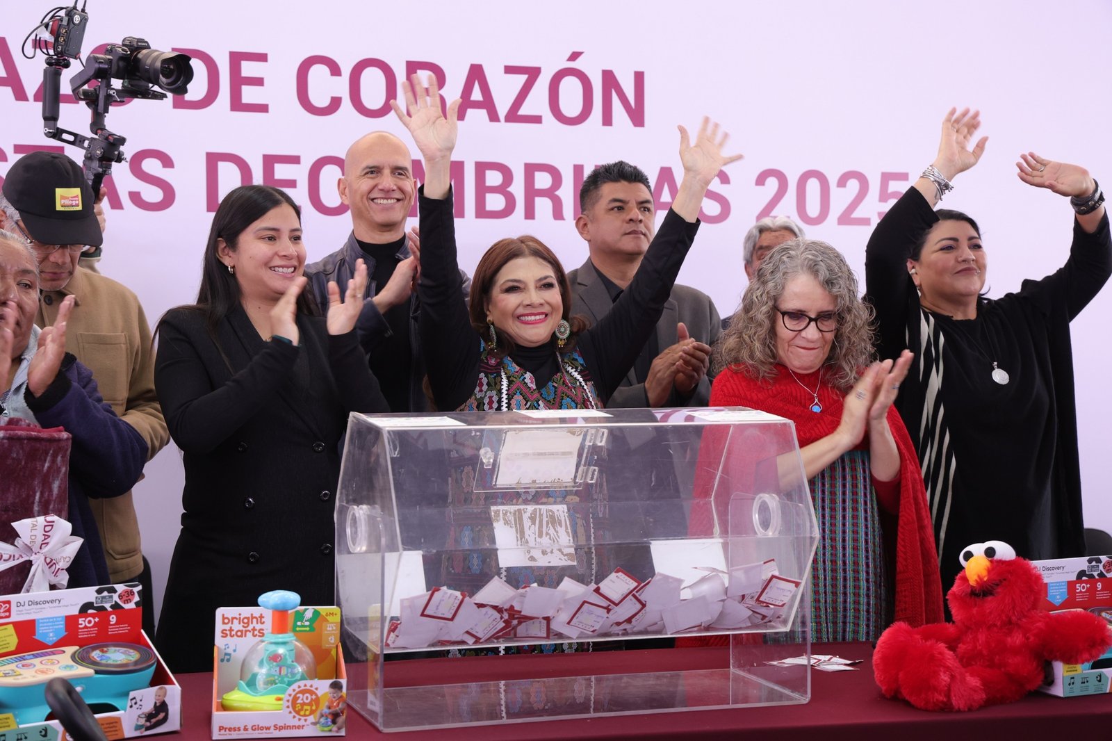 Entrega Clara Brugada 2 mil cobijas en la GAM por temporada invernal