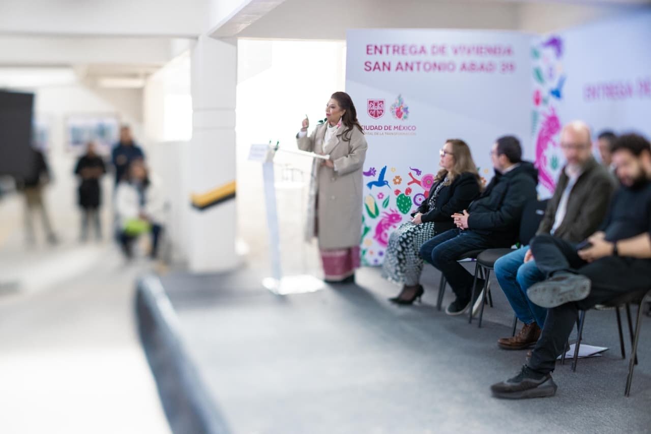 Entrega Clara Brugada 81 viviendas reconstruidas a familias damnificadas por el sismo de 2017