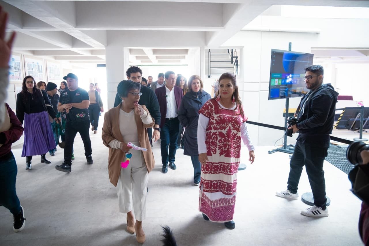 Entrega Clara Brugada 81 viviendas reconstruidas a familias damnificadas por el sismo de 2017