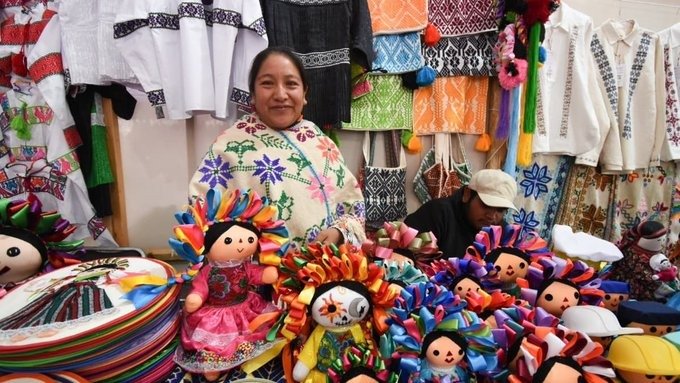 Abre "Artesanos en el Corazón" en el Zócalo capitalino