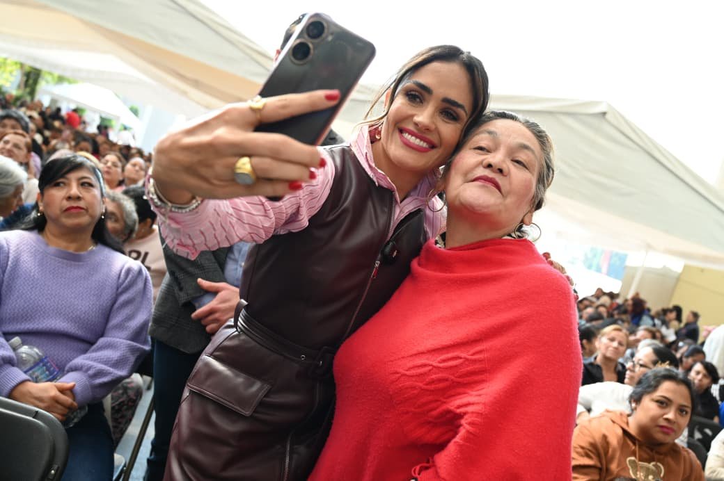 Ale Rojo de la Vega entrega apoyos de programas sociales a más de mil 100 mujeres