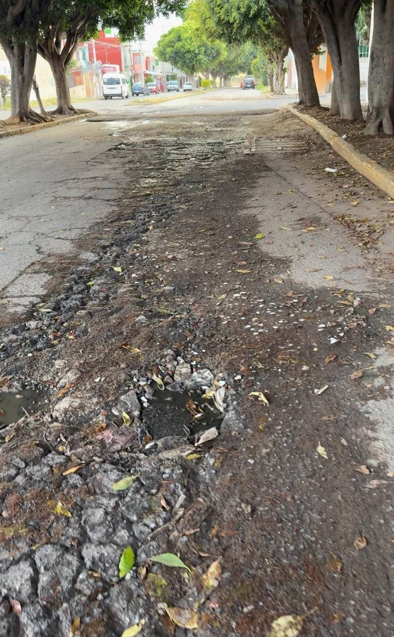 Calles destruidas y cero respuesta: así vive la Unidad Cuatro Vientos