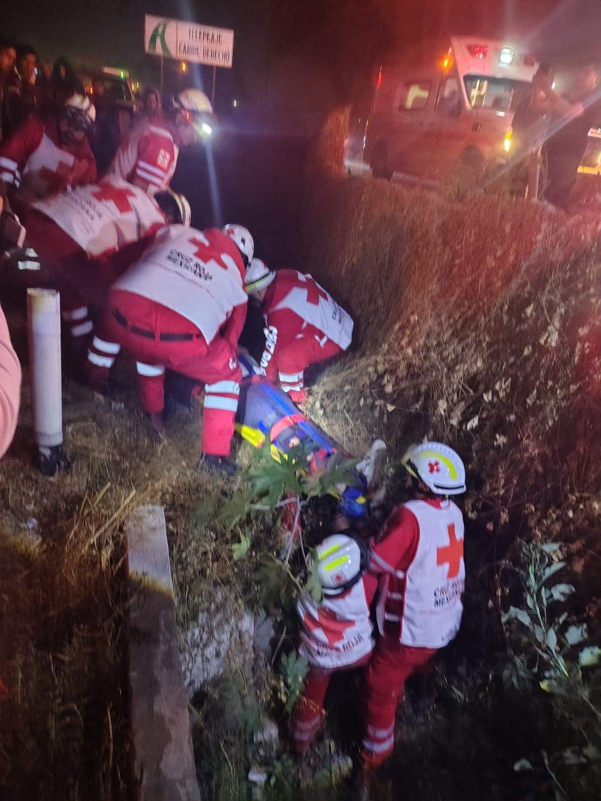 Peregrino cae a una fosa en la Peñón-Texcoco