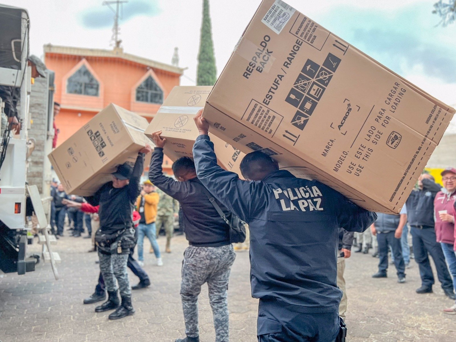 Tras perderlo todo, familias humildes de La Paz reciben apoyos por inundaciones