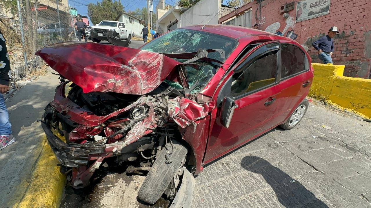 Atienden choque con seis heridos en Xalostoc