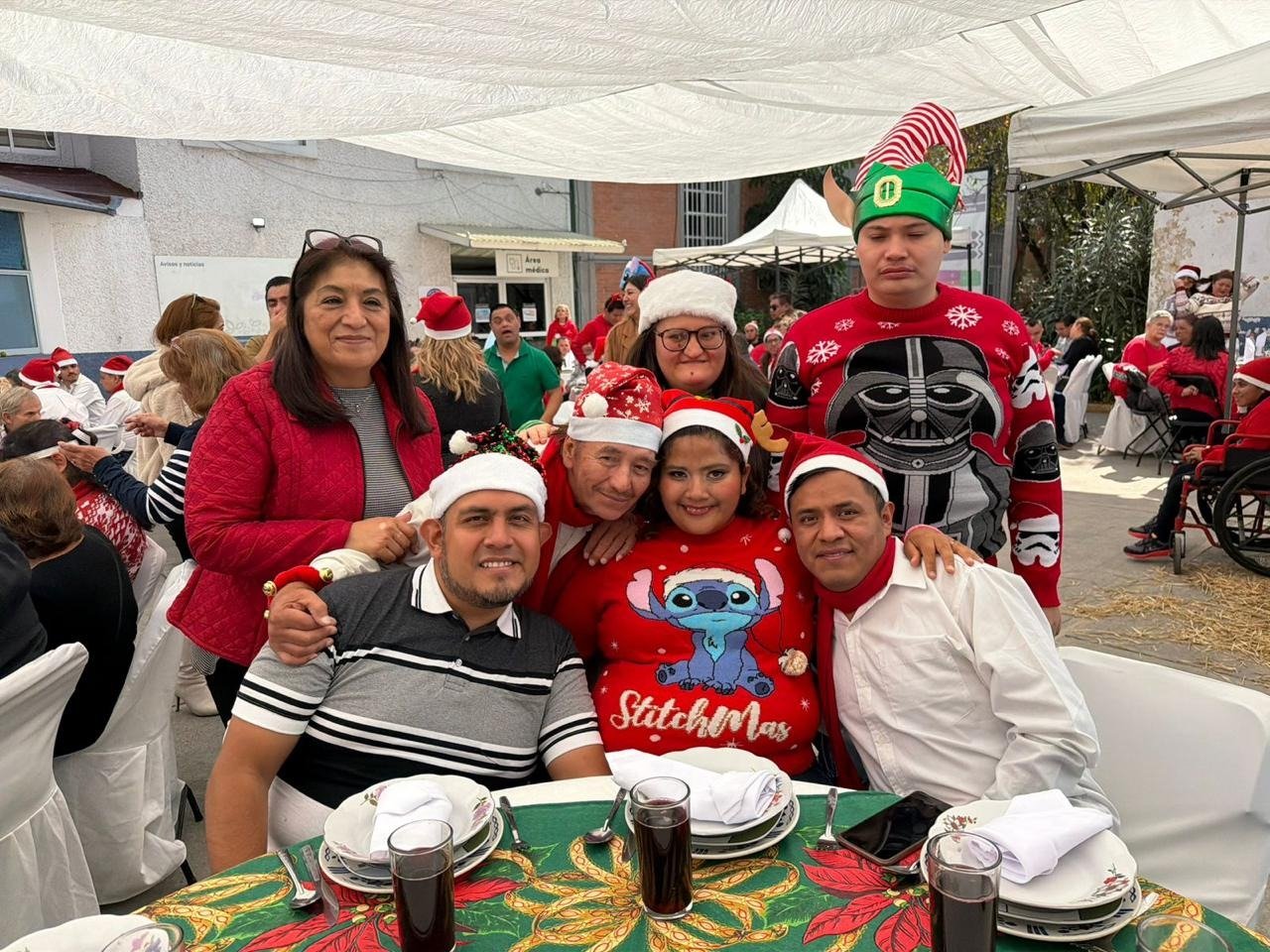 Gobierno de Ale Rojo de la Vega celebra posada en Centro de Rehabilitación Mina