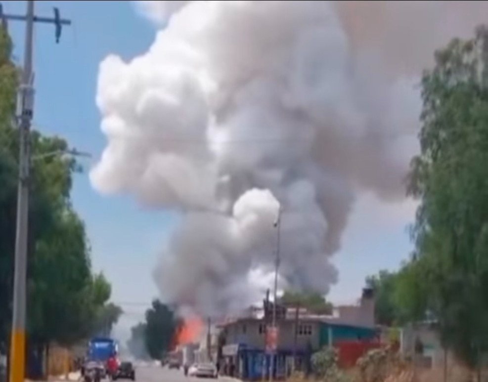 Explosión de pirotecnia en Tultepec deja dos lesionados; investigan polvorín irregular