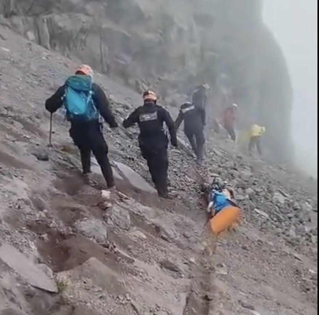 Así rescataron al alpinista que cayó 200 metros en el Iztaccíhuatl