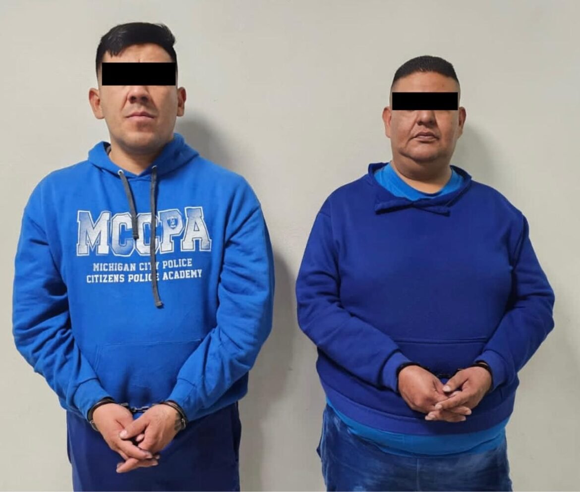 Policía municipal y Marina capturan a dos con orden de aprehensión por robo