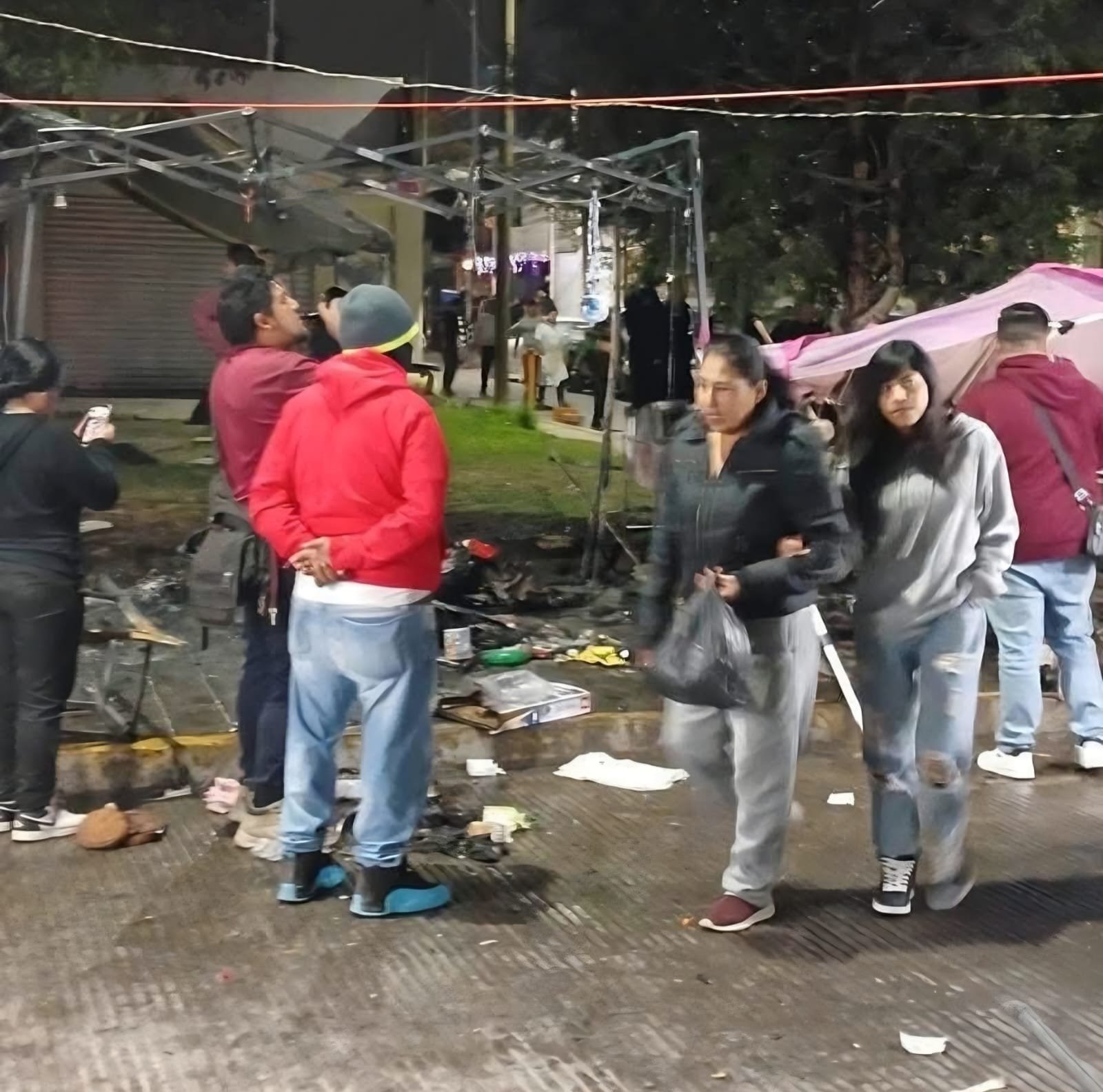 Explota tanque de gas en bazar navideño de Tultitlán; hay heridos y daños 