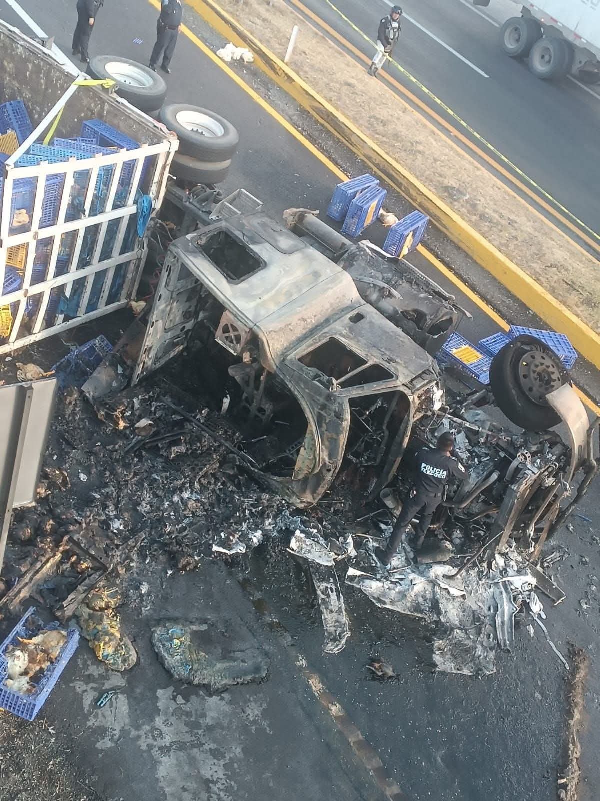 Accidente con incendio colapsa la México–Veracruz en Texcoco; dos muertos y un herido grave