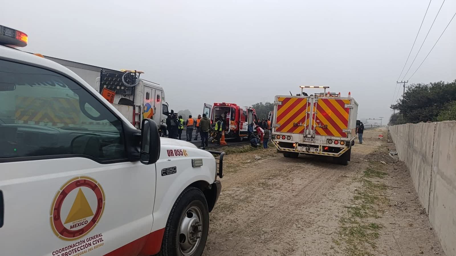 Volcadura de combi en el Circuito Exterior Mexiquense deja varios lesionados en Jaltenco