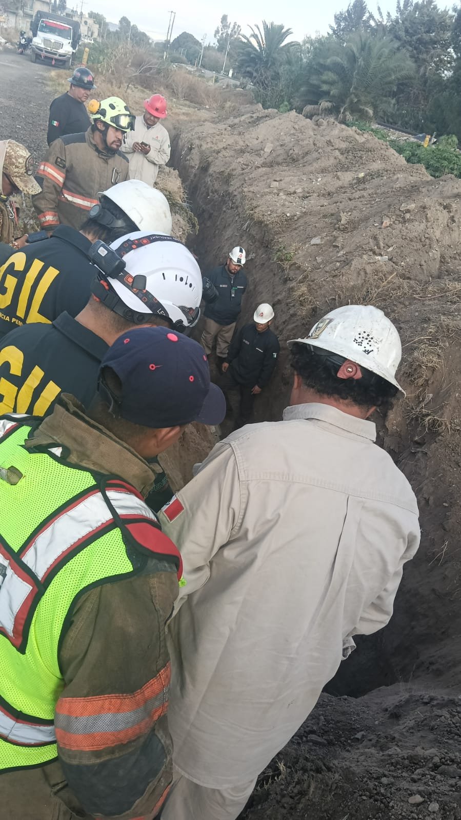 En Ecatepec localizan toma clandestina en ducto de Pemex