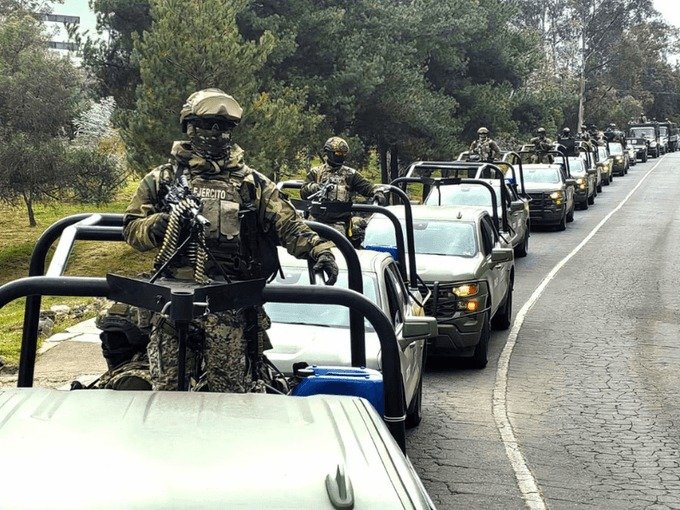 Trasladan a prisiones federales a 25 personas consideradas de alto riesgo