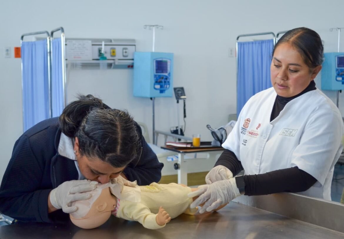 Capacitan a más de 300 profesionales y estudiantes de salud para abatir la mortalidad infantil