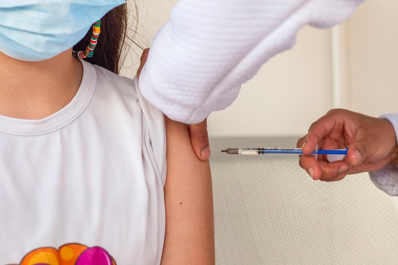 Gobierno de Delfina Gómez aplicará casi 130 mil dosis de vacunas gratuitas en temporada invernal