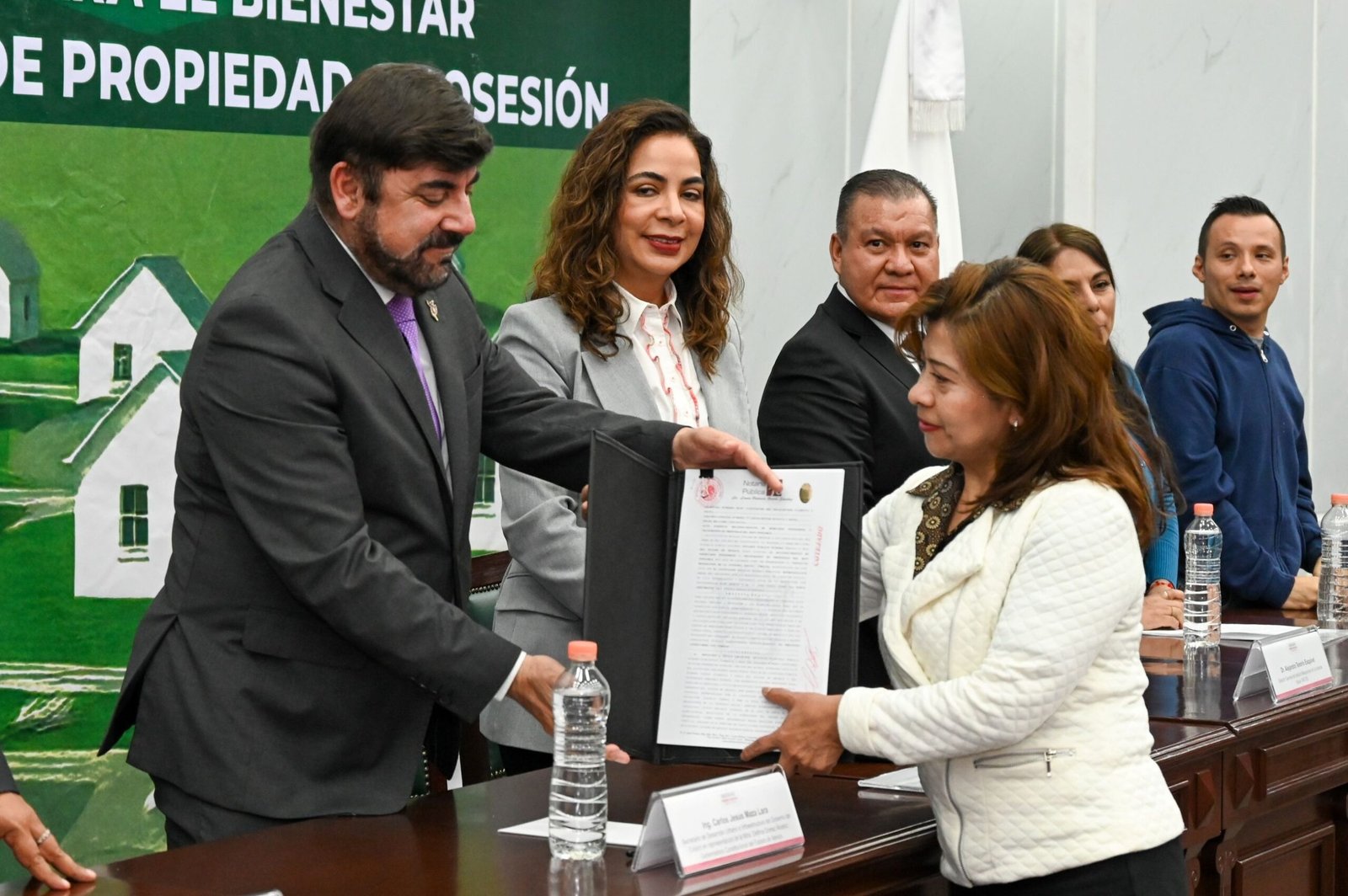 Gobernadora Delfina Gómez entrega más de 9 mil 700 títulos de propiedad y posesión