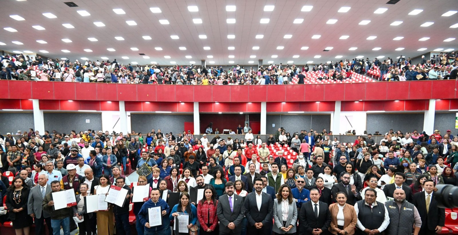 Gobernadora Delfina Gómez entrega más de 9 mil 700 títulos de propiedad y posesión