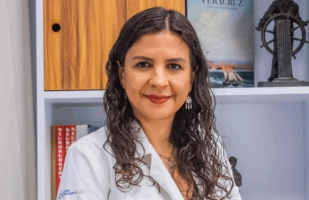 Mirar el móvil antes de dormir apaga la hormona del sueño