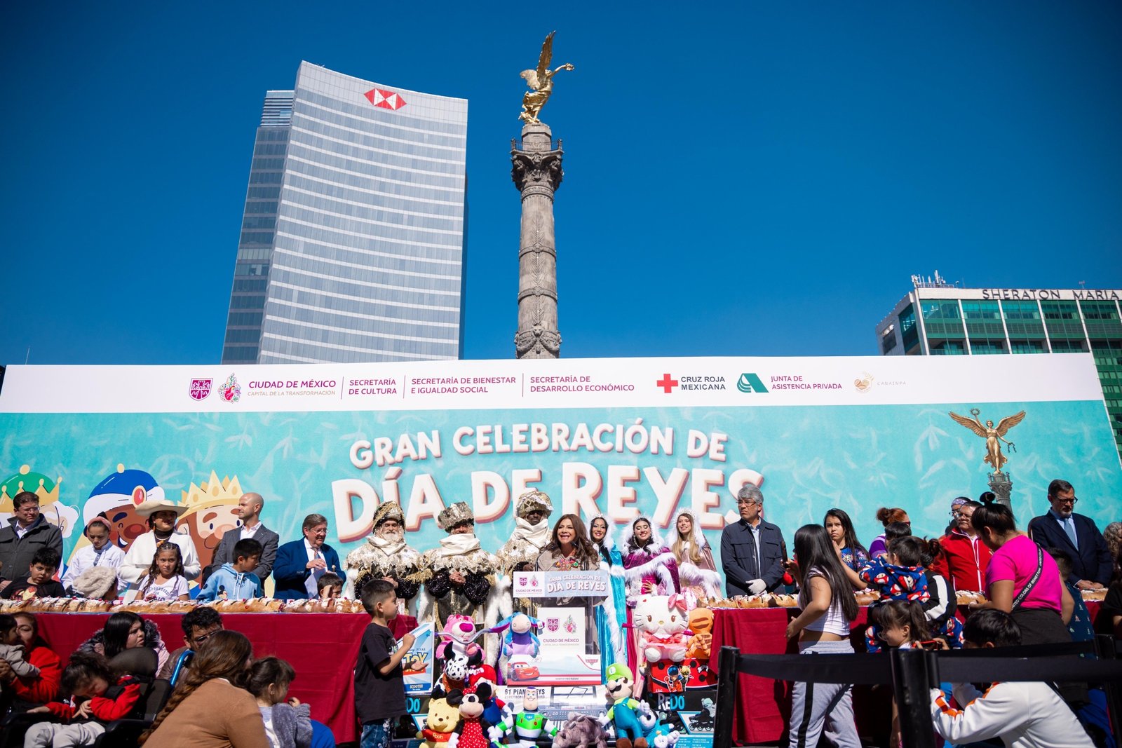 Celebra Clara Brugada Día de Reyes con Mega Rosca en el Ángel