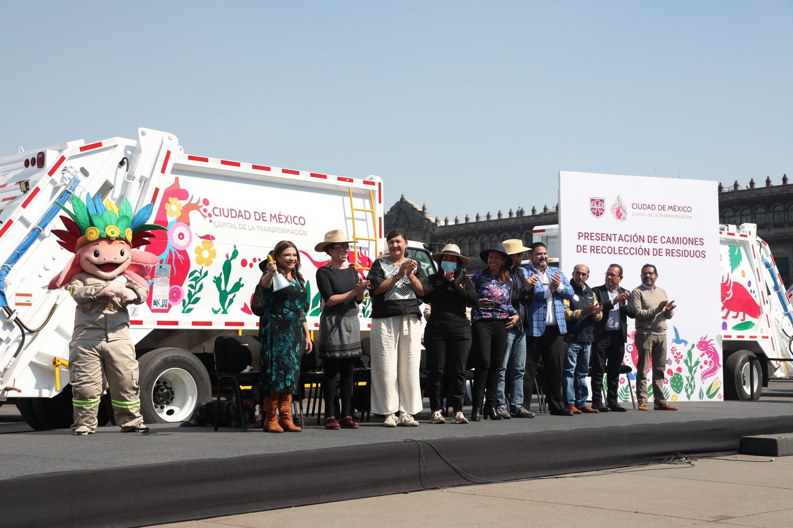 Con una inversión de 200 MDP, entrega Clara Brugada 50 camiones recolectores de residuos