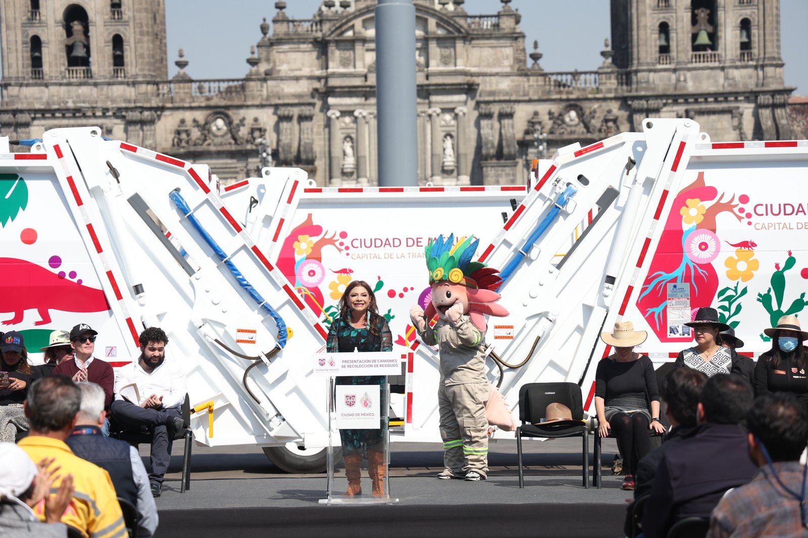 Con una inversión de 200 MDP, entrega Clara Brugada 50 camiones recolectores de residuos