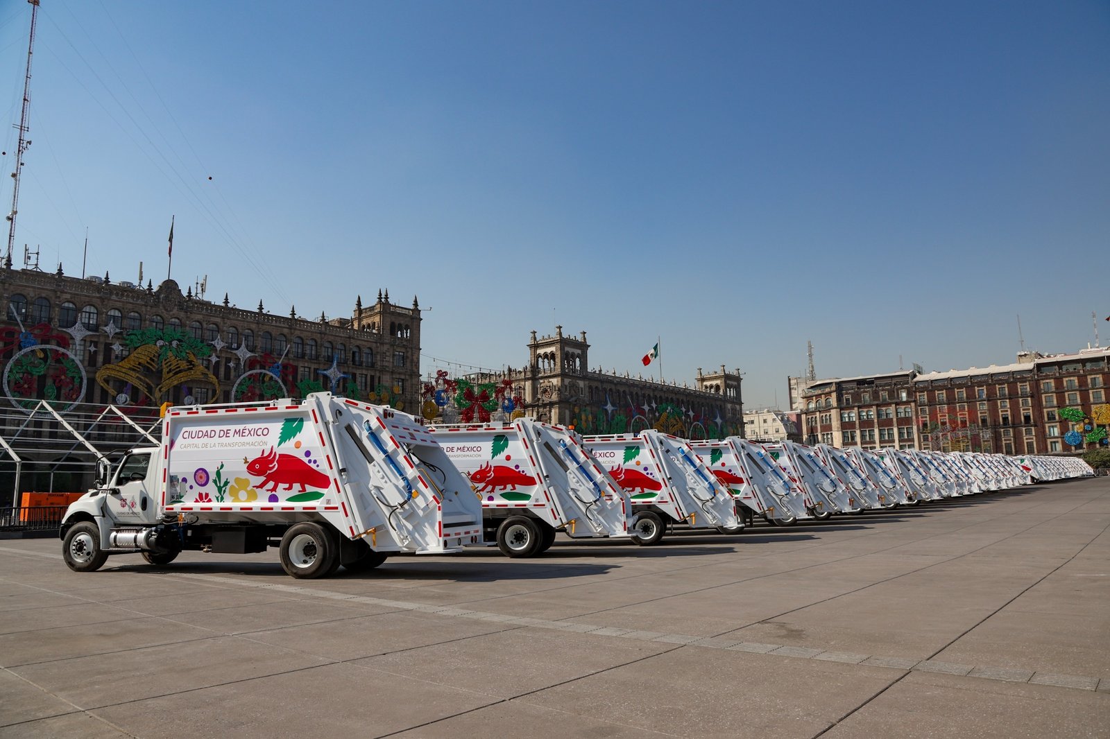 Con una inversión de 200 MDP, entrega Clara Brugada 50 camiones recolectores de residuos