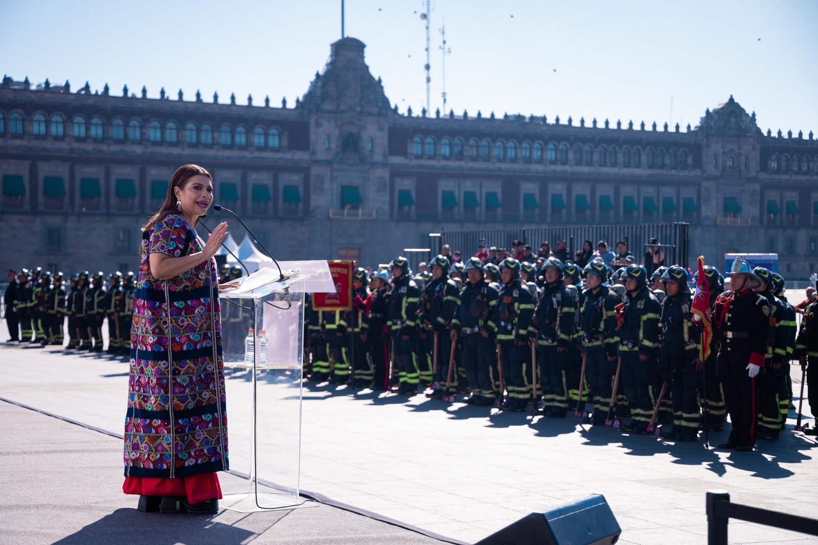 Clara Brugada reconoce historia del Heroico Cuerpo de Bomberos