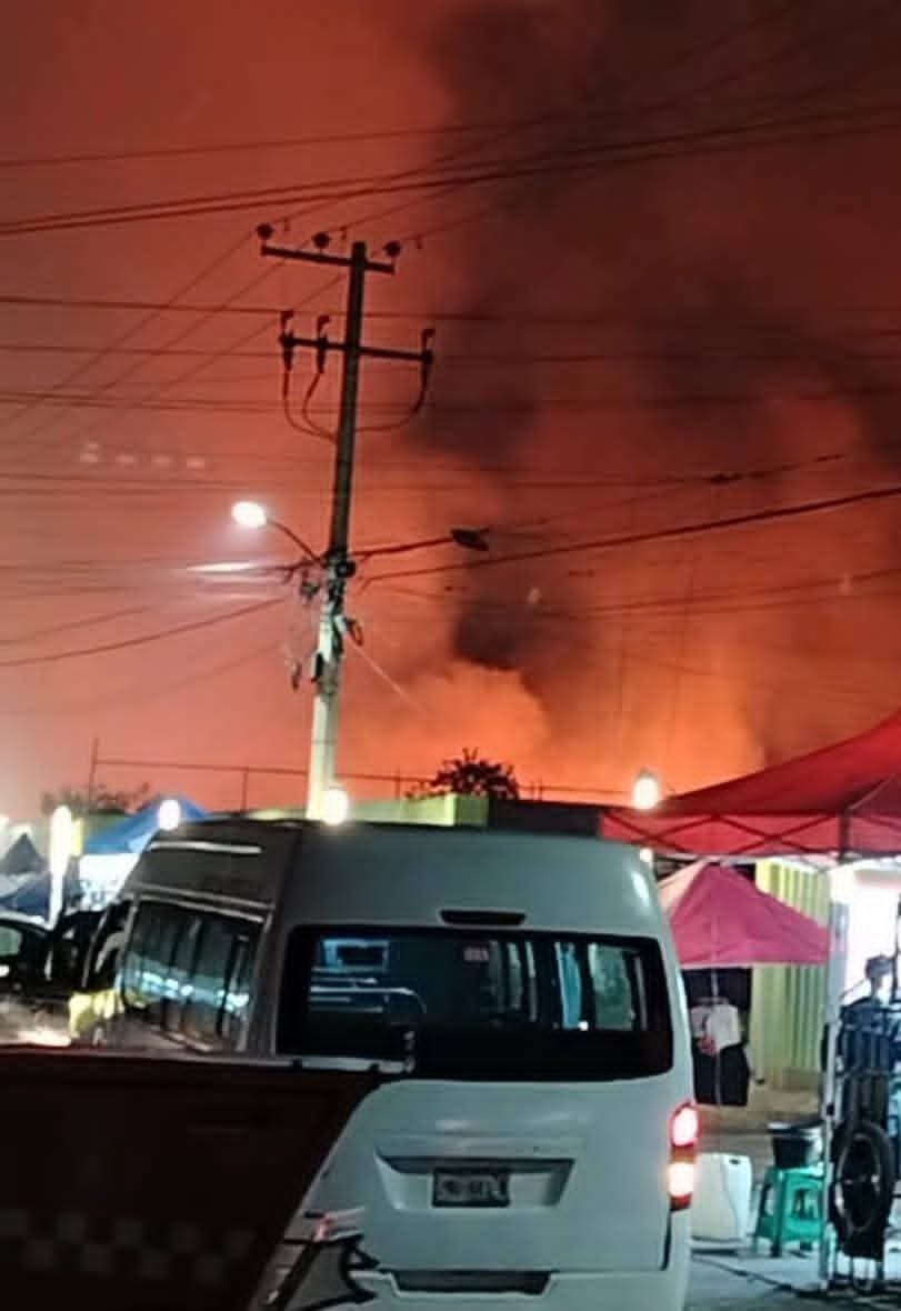 Incendio dentro del COBAEM 56 de Ixtapaluca genera movilización de emergencia