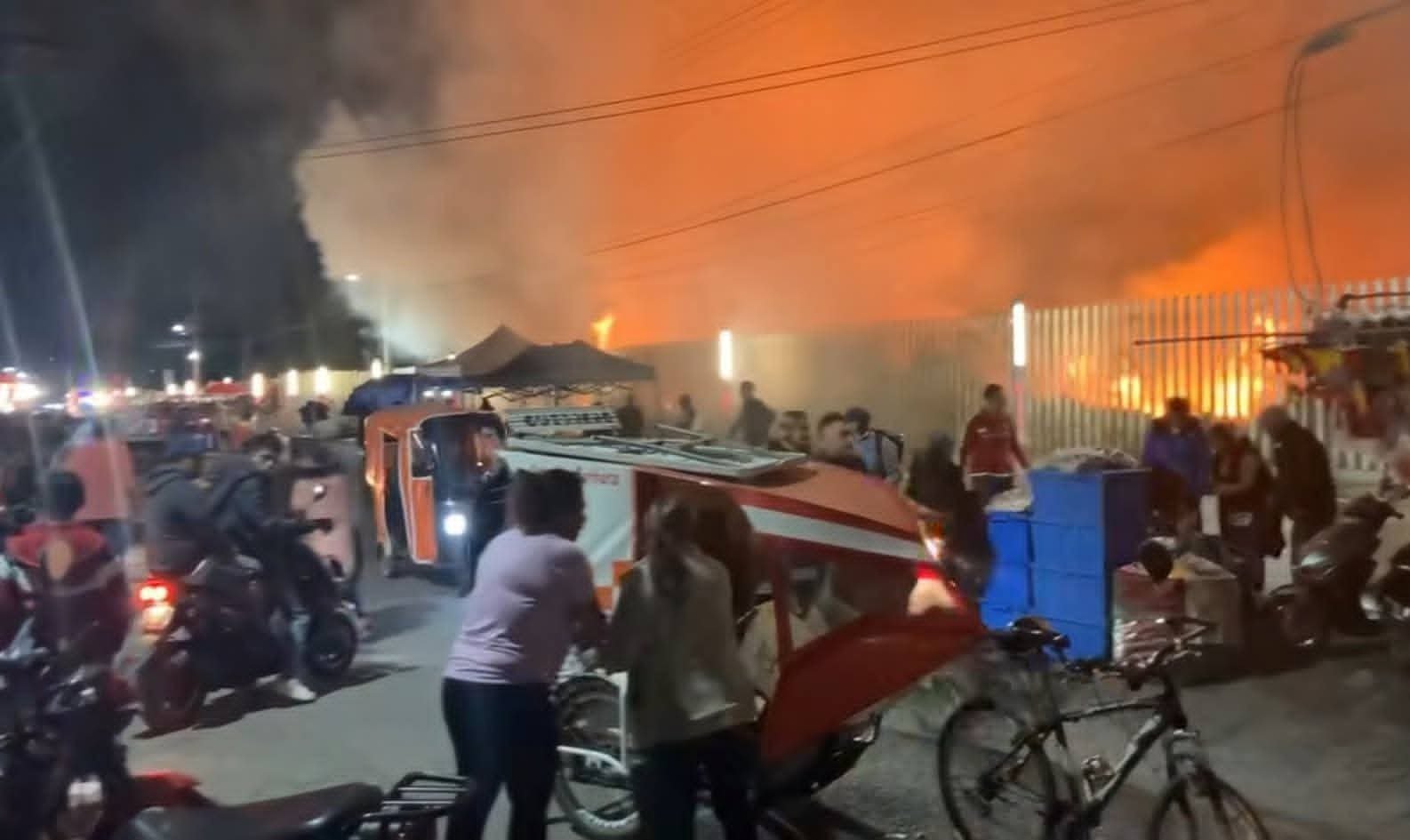 Incendio dentro del COBAEM 56 de Ixtapaluca genera movilización de emergencia