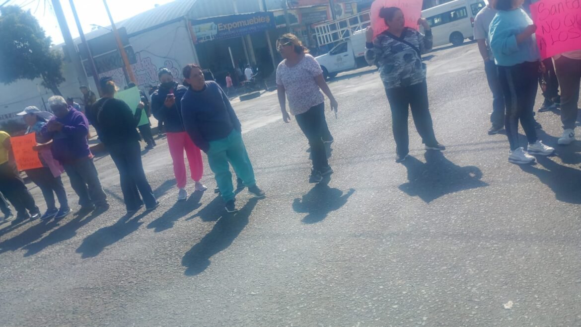 Conflicto por desalojo de tianguis de Día de Reyes en Chicoloapan