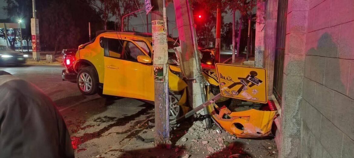 Choque vehicular en Tecámac deja tres personas lesionadas