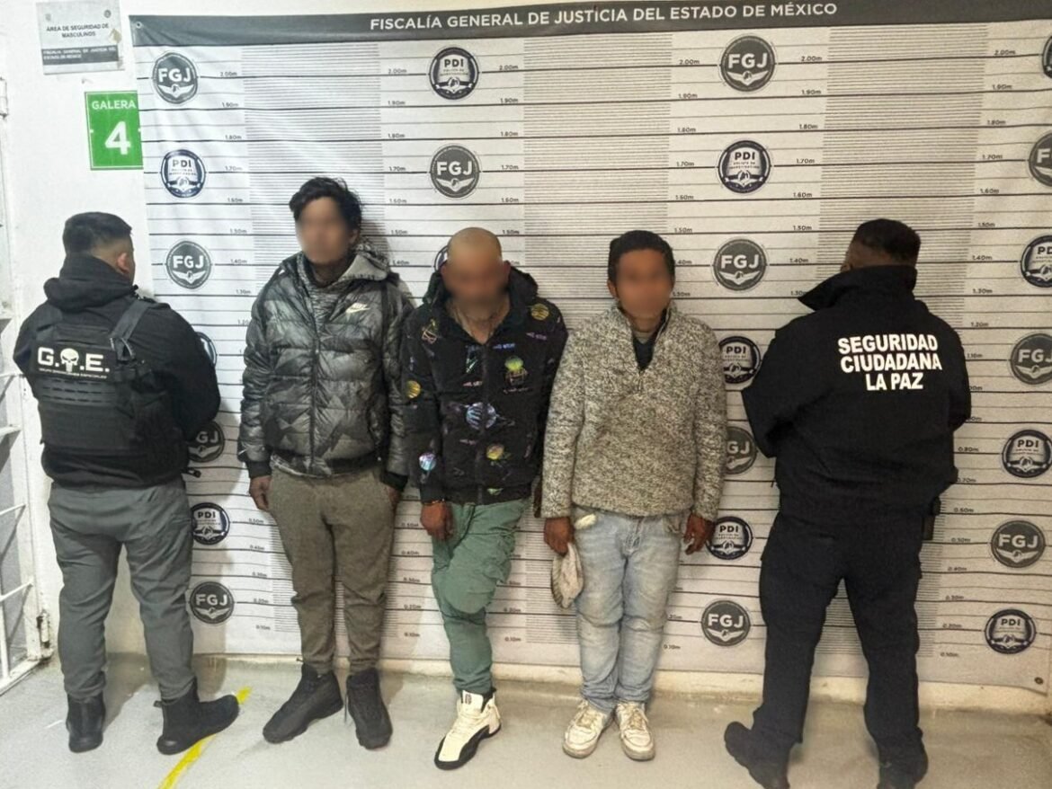 Policía municipal de La Paz detiene a tres sujetos con presunta droga