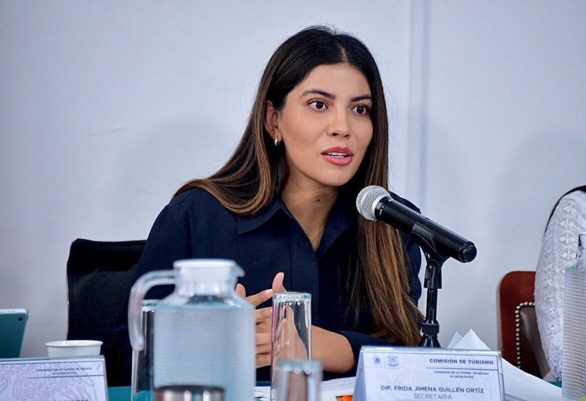 Jóvenes capitalinos rechazan irse a sede de Texcoco, tras cierre de la Universidad del Bienestar en la alcaldía Cuauhtémoc