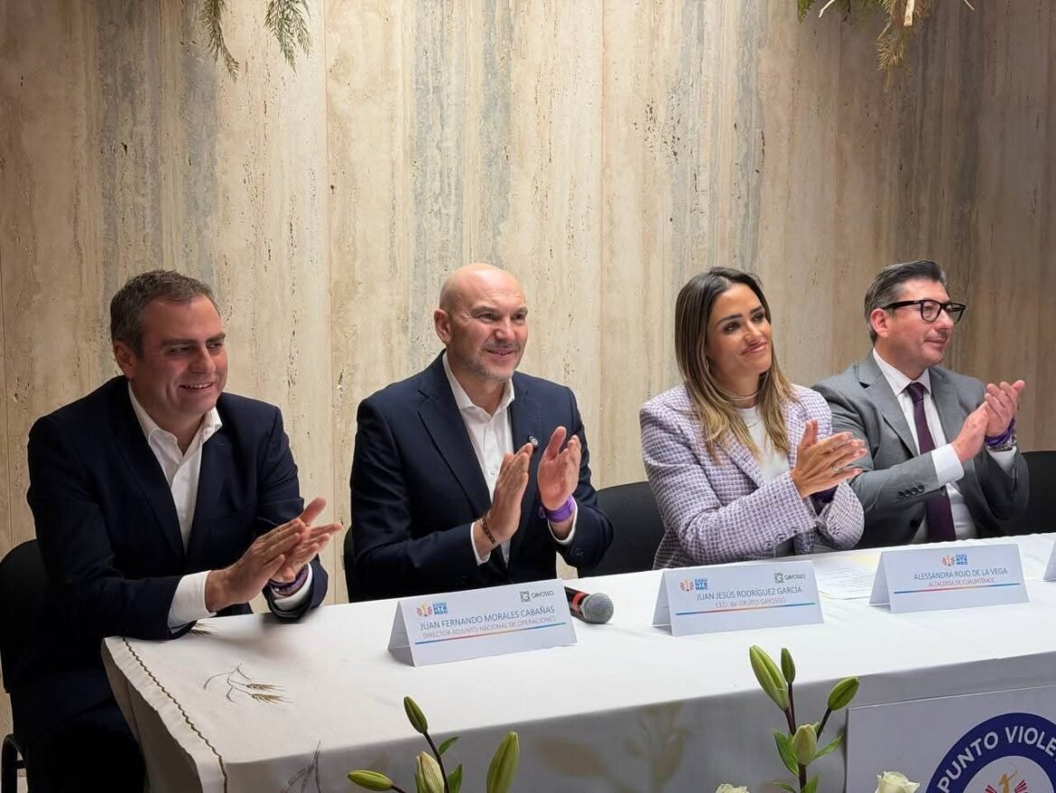 Alcaldía Cuauhtémoc instala Punto Violeta en funeraria y capacita a personal en violencia de género