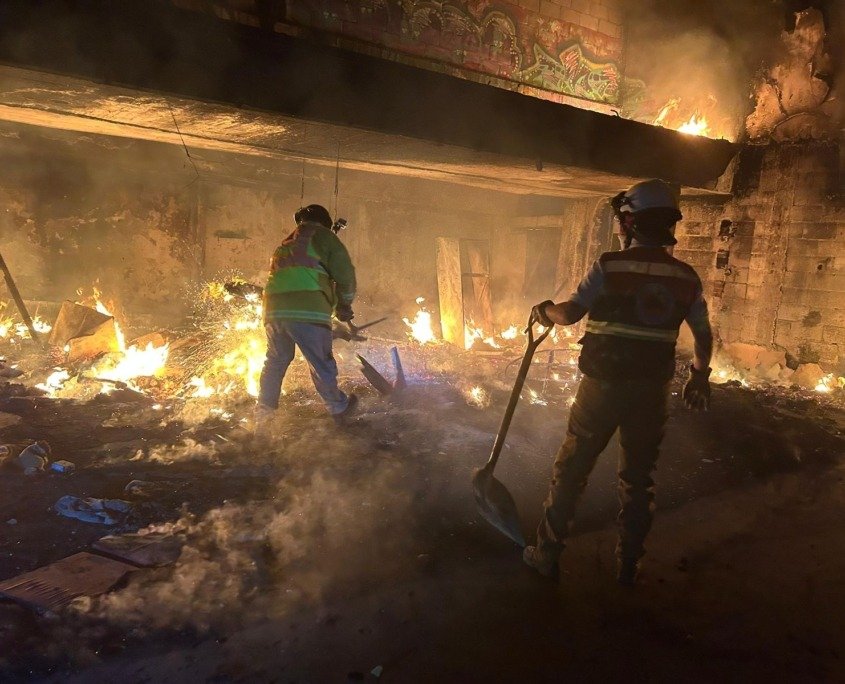 Protección Civil de Cuauhtémoc ayudó a sofocar incendio en Cine Tlatelolco