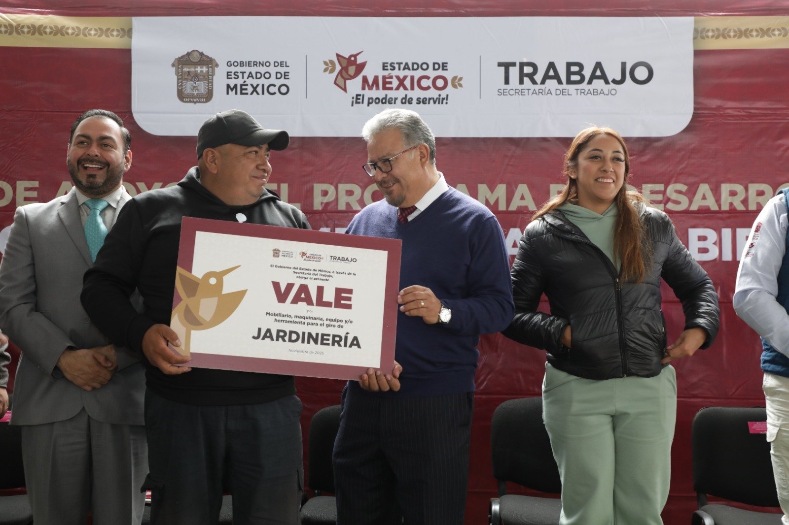 Entrega Gobierno de Delfina Gómez apoyo a casi 10 mil personas para fomentar el empleo