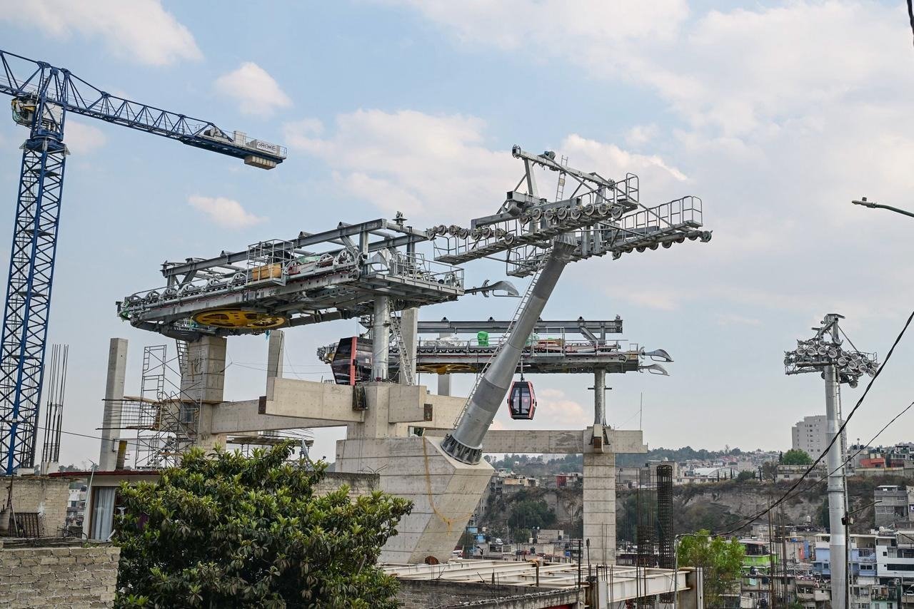 Gobernadora Delfina Gómez supervisa obra de la Línea III del Mexicable en Naucalpan