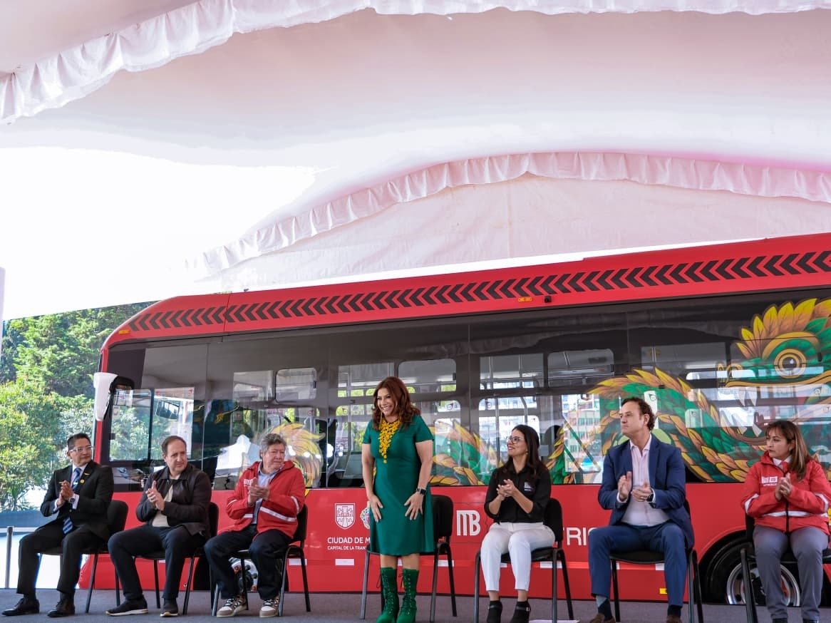 Pone en marcha Clara Brugada nueva ruta Quetzalcóatl del Metrobús