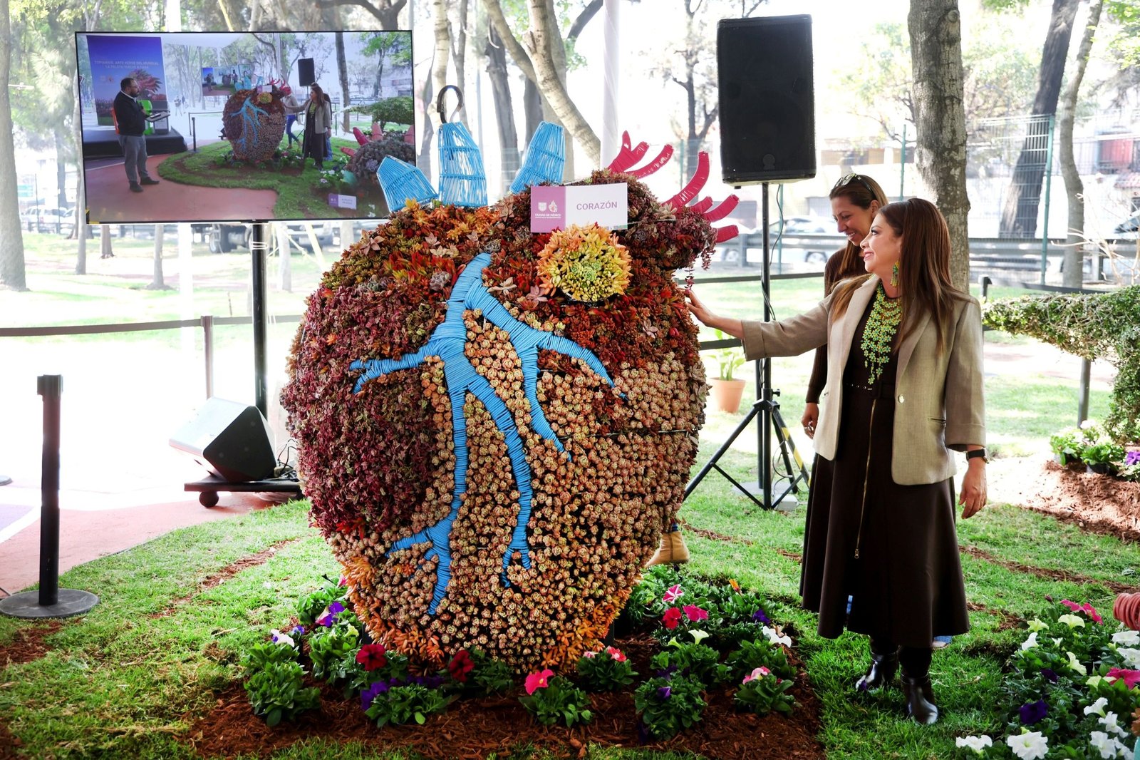 Con topiarios en 90 avenidas, la ciudad se vestirá de color y brillo rumbo al Mundial