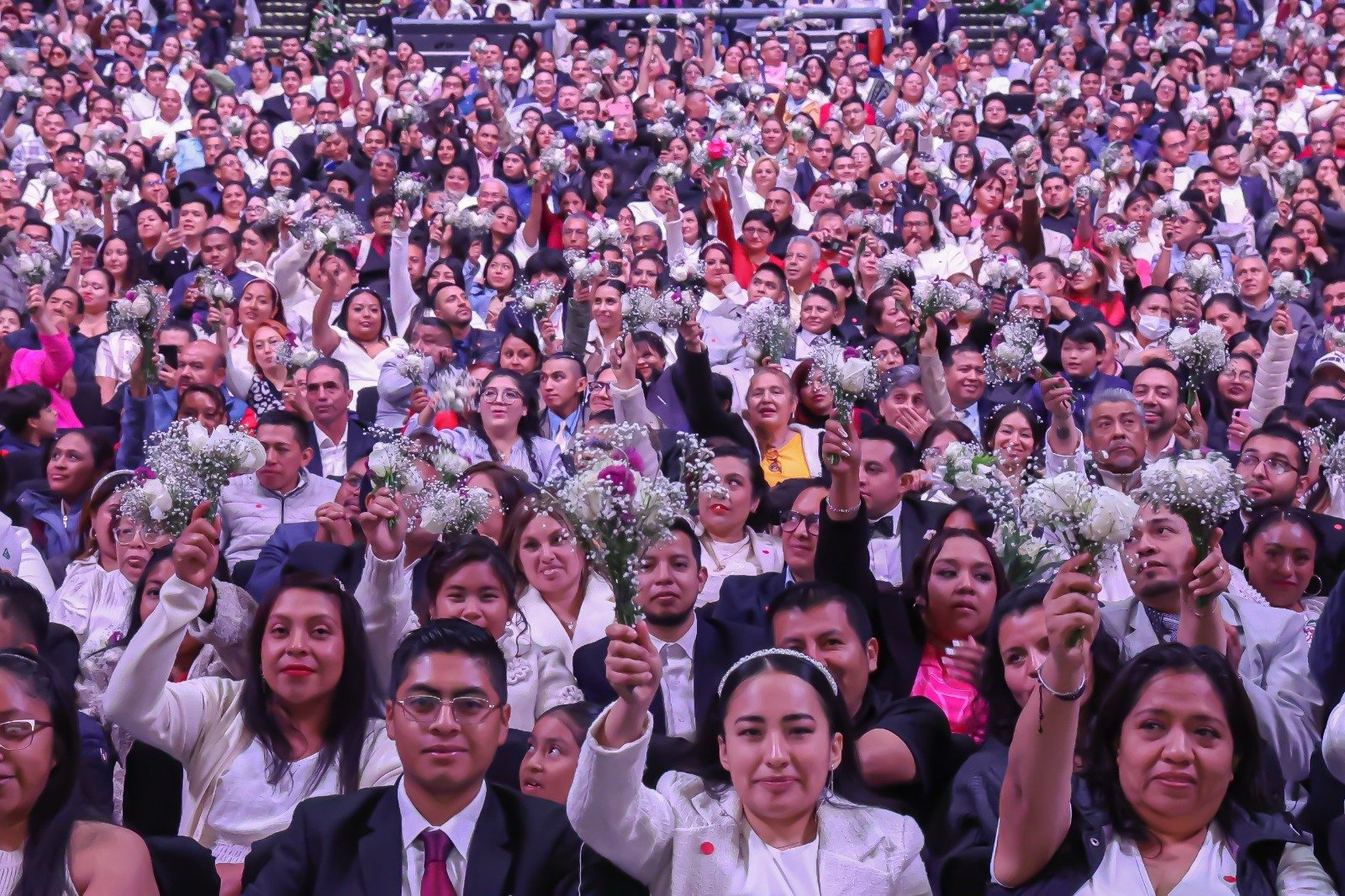Con más de 2 mil bodas comunitarias, la capital celebra el Día del Amor